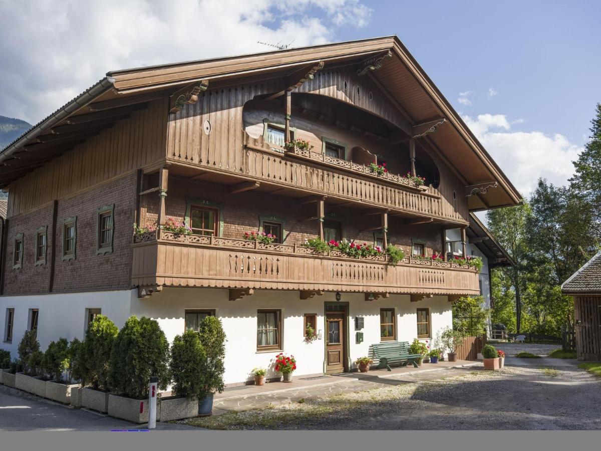 Apartment In Top Location In Fuegen With Balcony Екстериор снимка